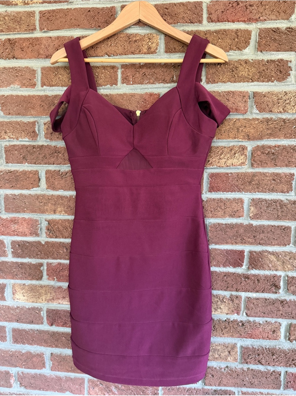 Women’s Burgundy Bodycon Dress - Sleeveless Sweetheart Neck. Medium.